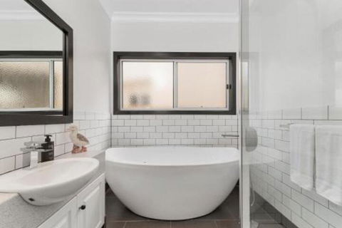 Art House - Accommodation Coffs Harbour 2