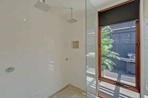 Amazing Unique Five-Star Waterfront Retreat - Accommodation Coffs Harbour 5