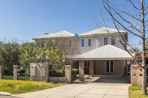 Inner Western Suburbs Retreat - Accommodation Coffs Harbour 0