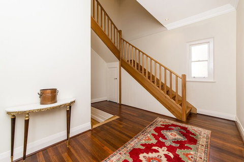 Inner Western Suburbs Retreat - Accommodation Coffs Harbour 3