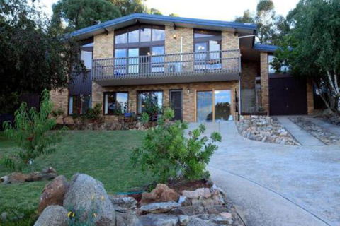 Alpine Apartment Great Location With Views Of Lake Jindabyne - Accommodation Coffs Harbour 0