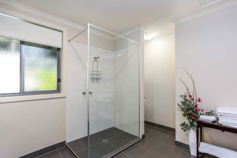 Paris On Maroondah - Accommodation Coffs Harbour 3