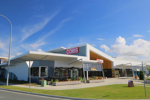 A Deluxe Swim Up Drift Apartments South - Accommodation Coffs Harbour 1