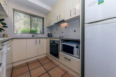 Mistral Court Unit 2 / 17 Mistral Close - Accommodation Coffs Harbour 4