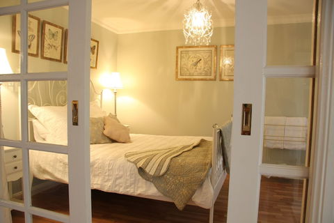 Azalea Cedar-Rose Villa - Accommodation Coffs Harbour 4