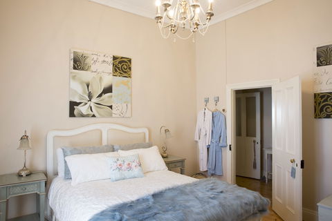 Azalea Cedar-Rose Villa - Accommodation Coffs Harbour 2