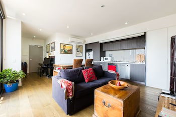 TALIA, 1BDR Carlton Apartment - Accommodation Coffs Harbour 0
