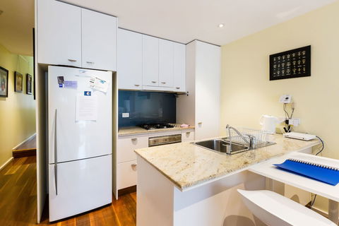 ALEXANDER, 2BDR South Melbourne House - Accommodation Coffs Harbour 3