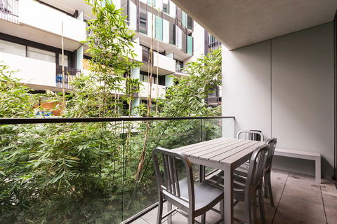 ZACH, 1BDR St.Kilda Apartment - Accommodation Coffs Harbour 0
