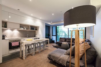 ZACH, 1BDR St.Kilda Apartment - Accommodation Coffs Harbour 1