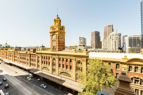 BELLE, 2BDR Melbourne Apartment - Accommodation Coffs Harbour 2