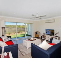 SALTY PAUSE at BONDI HOUSE - Accommodation Coffs Harbour