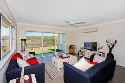 SALTY PAUSE At BONDI HOUSE - Accommodation Coffs Harbour 0