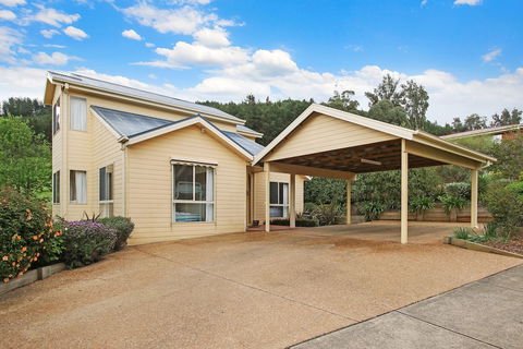 Alpine Vista - Short Walk To Town Centre - Accommodation Coffs Harbour 2