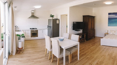 Sun Studio At Quinns Beach - Accommodation Coffs Harbour 3