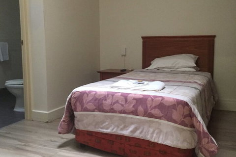 Aussie Hotel - Accommodation Coffs Harbour 4