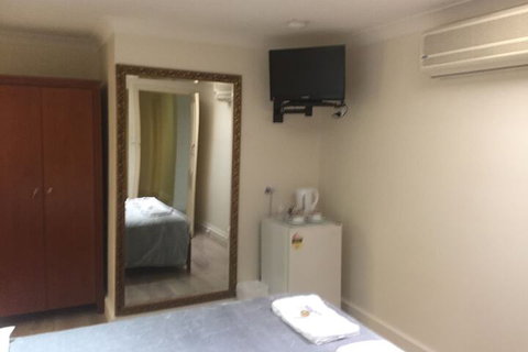 Aussie Hotel - Accommodation Coffs Harbour 6