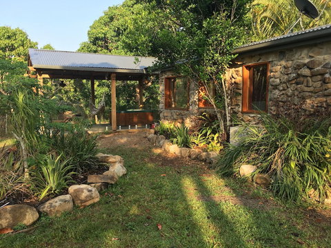 Palm Grove Rainforest Retreat - Accommodation Coffs Harbour 0