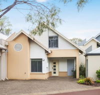 Beach Retreat - Accommodation Coffs Harbour