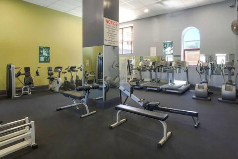 Ample Space In This 1 Bed Apt Also With Pool / Gym - Accommodation Coffs Harbour 6