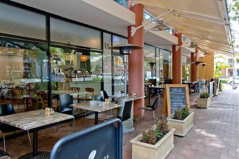 Ample Space In This 1 Bed Apt Also With Pool / Gym - Accommodation Coffs Harbour 2