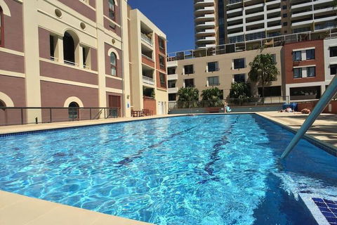 Ample Space In This 1 Bed Apt Also With Pool / Gym - Accommodation Coffs Harbour 4