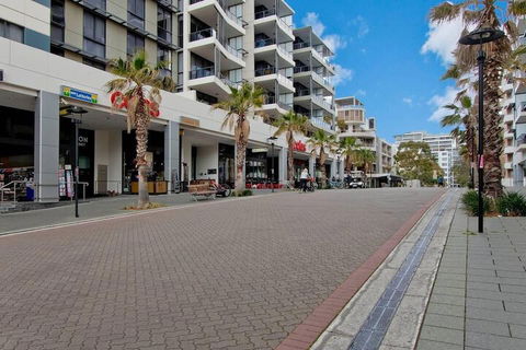 Ample Space In This 1 Bed Apt Also With Pool / Gym - Accommodation Coffs Harbour 1