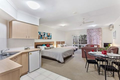 Zenith Studio Unit 3, 10 Messines Street - Accommodation Coffs Harbour 0