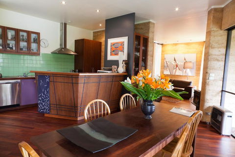 Anagama House & Studio - Accommodation Coffs Harbour 1