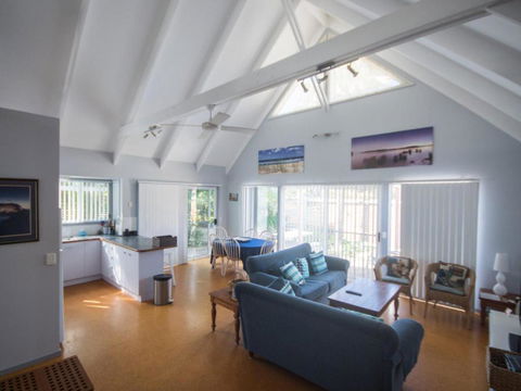 Affordable Twin Peaks 1 - Accommodation Coffs Harbour 5