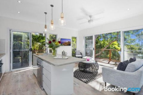 Avalon Tree House - Accommodation Coffs Harbour 2