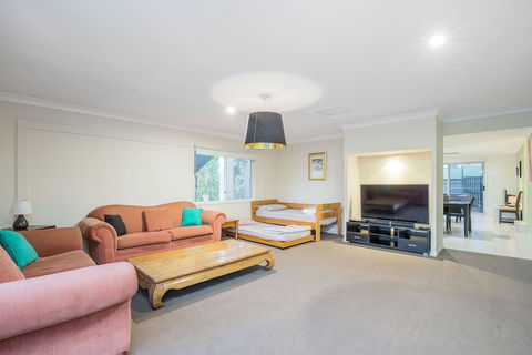 Anaheim Park Oasis - Accommodation Coffs Harbour 4