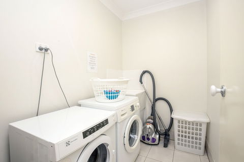 Anaheim Park Oasis - Accommodation Coffs Harbour 2