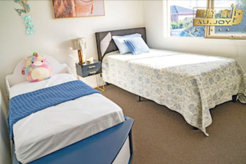 AUJOY 4 Bed Townhouse Glen Waverley - Accommodation Coffs Harbour 5