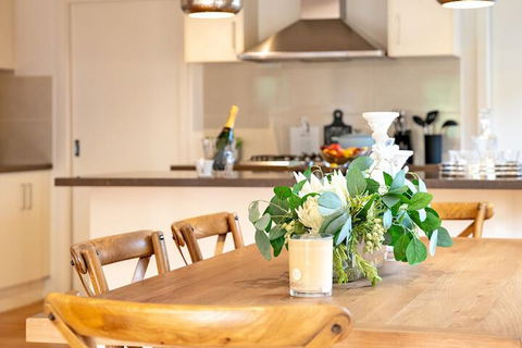 AUJOY 4 Bed Townhouse Glen Waverley - Accommodation Coffs Harbour 4