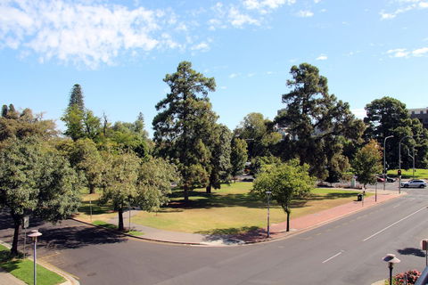 Adelaide CBD Apartment - 3BR, 2Bath & Carpark - Accommodation Coffs Harbour 0