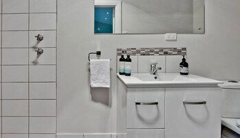 Adelaide 4 Bedroom House With Pool - Accommodation Coffs Harbour 6