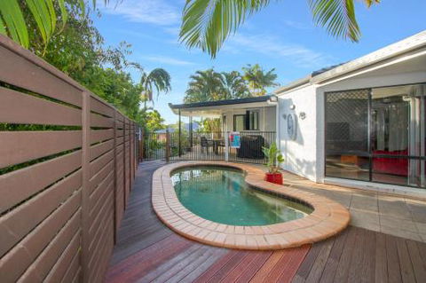 Relax At Coolum - Accommodation Coffs Harbour 4