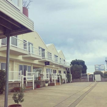 A Great Ocean View Motel - Accommodation Coffs Harbour 0