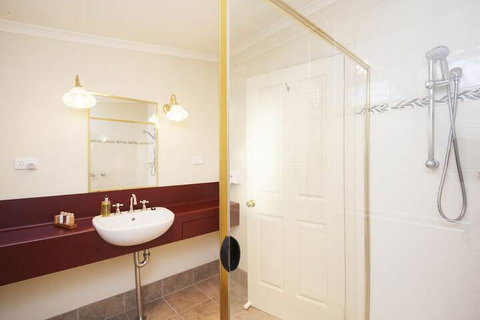 Beechworth Cedar Cottages - Accommodation Coffs Harbour 7