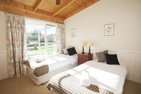 Beechworth Cedar Cottages - Accommodation Coffs Harbour 4