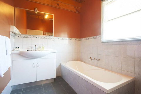 Beechworth Cedar Cottages - Accommodation Coffs Harbour 5