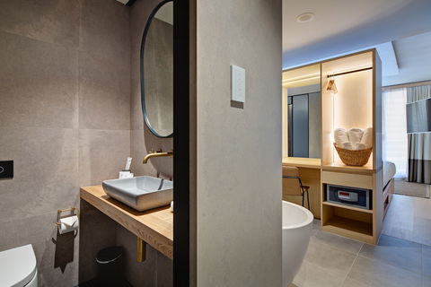 Zara Tower Hotel - Accommodation Coffs Harbour 0