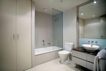 Astra Apartments - St Kilda Rd - Accommodation Coffs Harbour 2