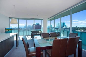 Astra Apartments - St Kilda Rd - Accommodation Coffs Harbour 1