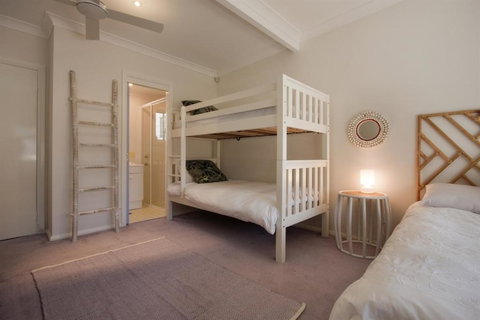 Kirbys Berrara Beach House - Accommodation Coffs Harbour 2