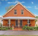 Eliza 1875 Red Brick Duplex Townhouse - Accommodation Coffs Harbour