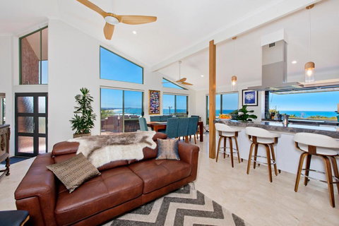 Panorama Beach House - Accommodation Coffs Harbour 4