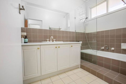 Alice Wonderland In 4 Beds House - Accommodation Coffs Harbour 3