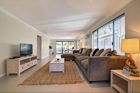 A Little Luxury In Town - Accommodation Coffs Harbour 4